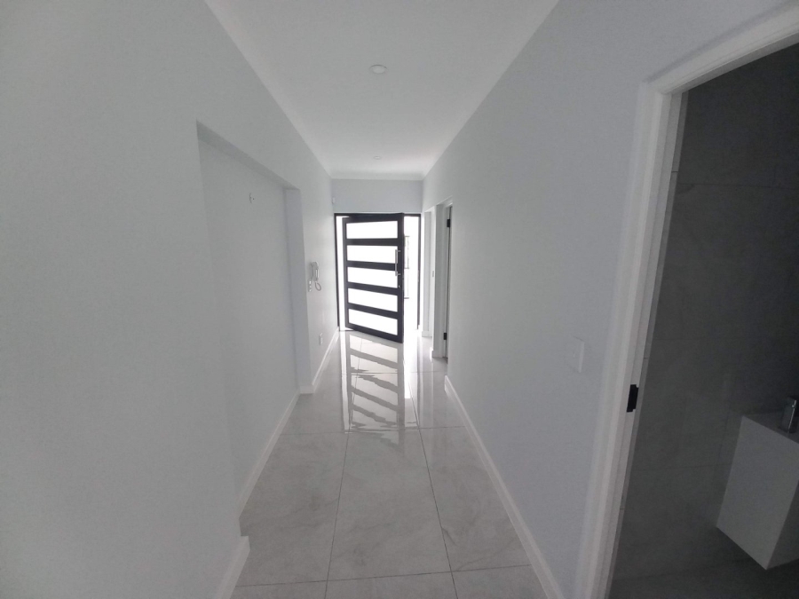 5 Bedroom Property for Sale in Sandown Western Cape